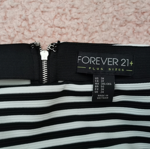 Forever 21 Striped Fitted Skirt - Picture 2 of 2